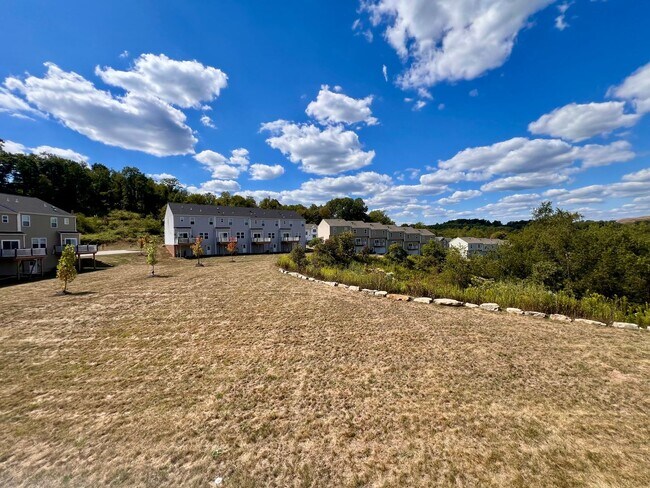Building Photo - 2105 Canterbury Dr