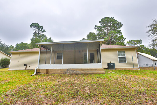 Building Photo - 213 Pinoak Ct