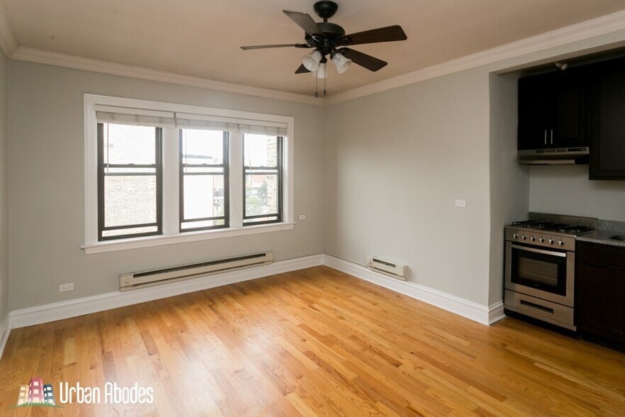 Building Photo - 4738 N Hermitage Ave