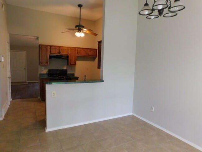 Building Photo - 1125 McGowan Dr