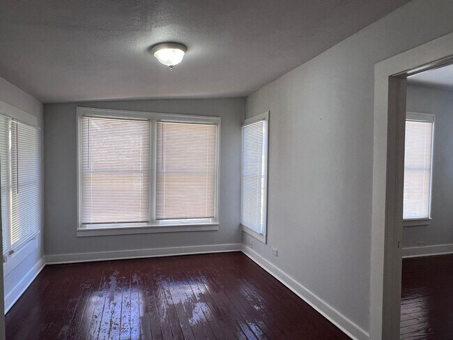 Building Photo - 215 Jennings Ave