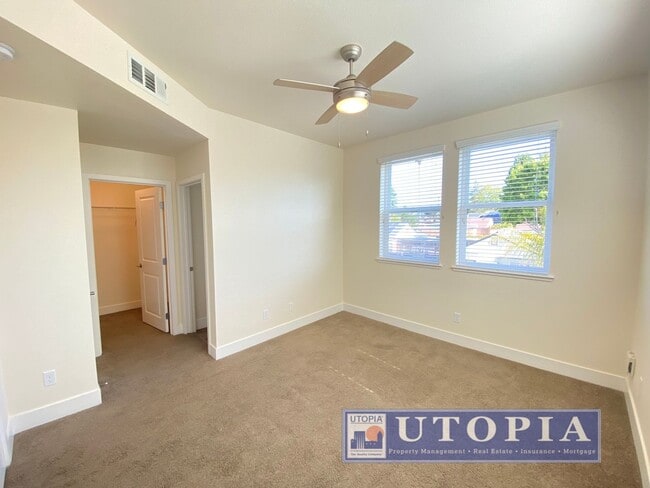 Building Photo - Beautiful and Spacious 3-bedroom, 3.5-bathroom Townhouse Located in the heart of Seabright.