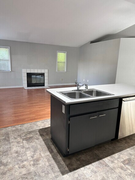 Building Photo - 2218 Clipper Ln