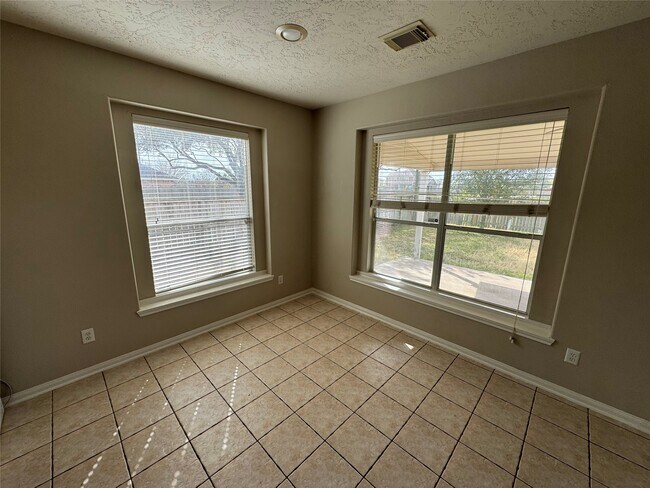 Building Photo - 17703 Towne Bridge Dr