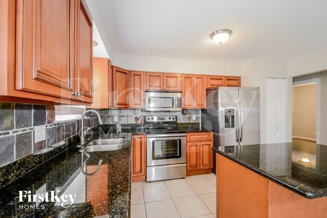 Building Photo - 1120 Monaco Ln