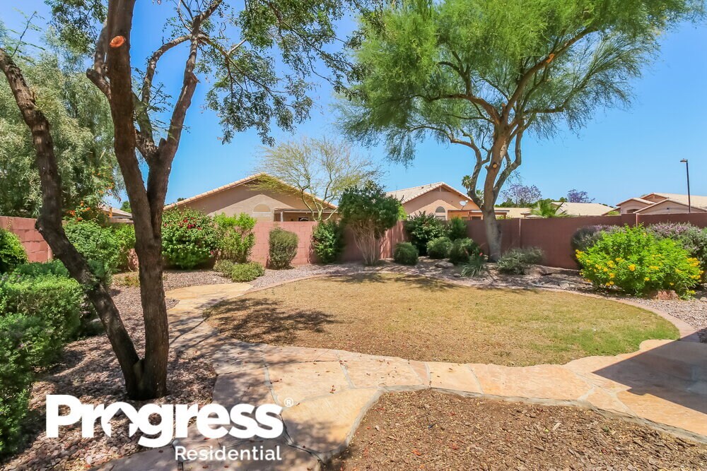 Building Photo - 1036 W Olive Ave