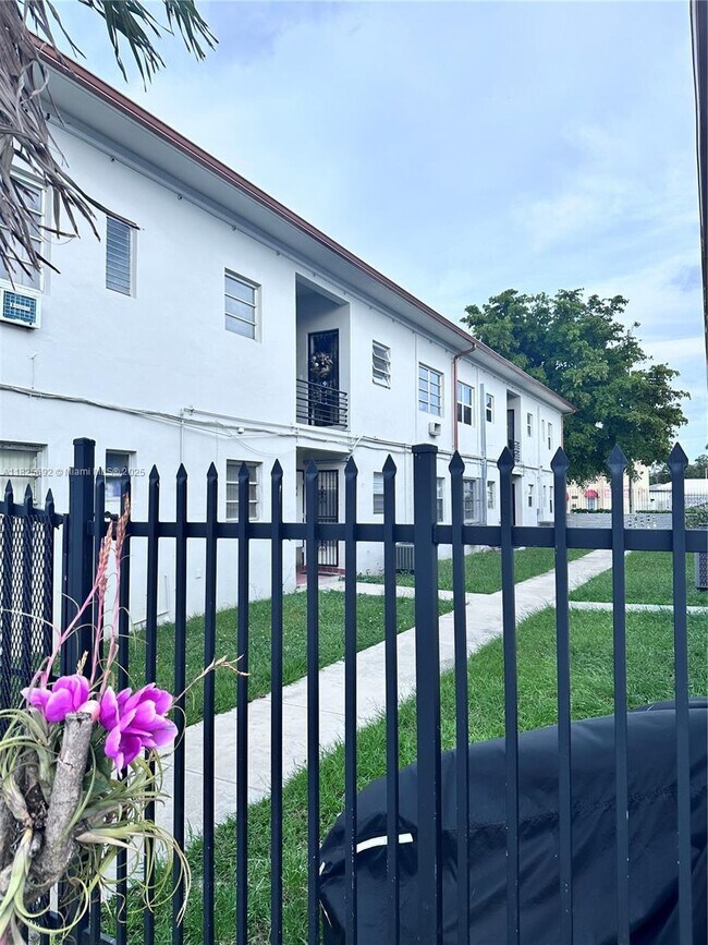 Building Photo - 3903 W Flagler St