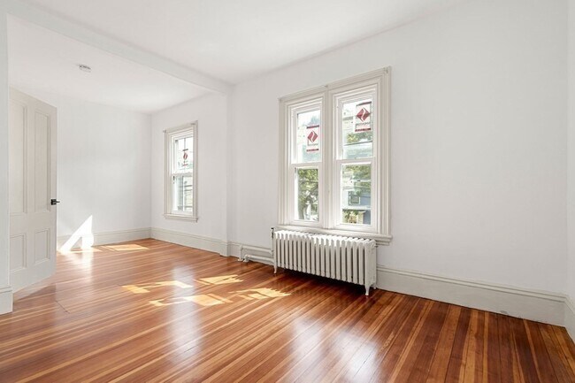 Building Photo - 107 Ellery St