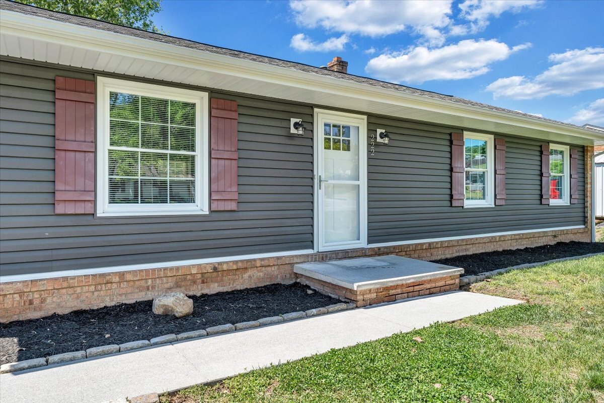 Building Photo - 222 Spring Grove Dr