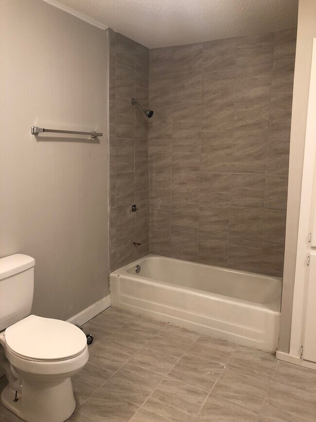 Building Photo - 3 bed 1 bath near West Village in Downtown Greenville