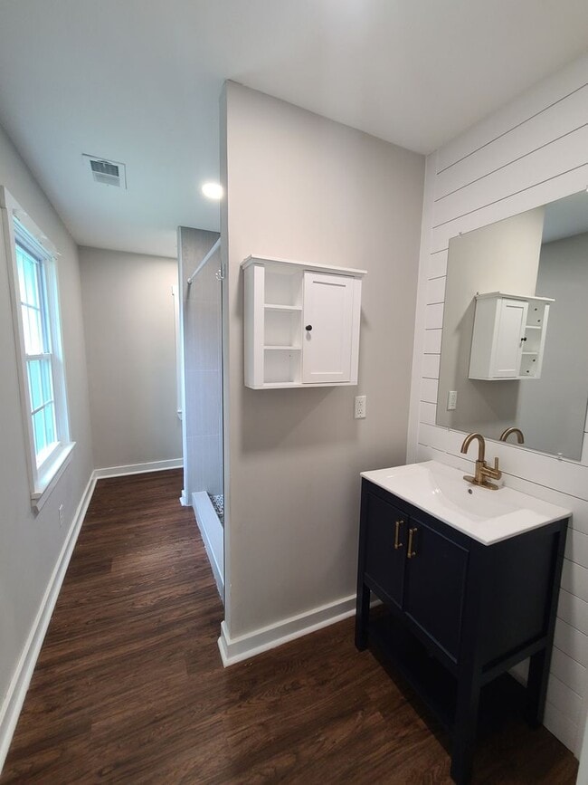 Building Photo - Comfortable Living in the Heart of Goose Creek