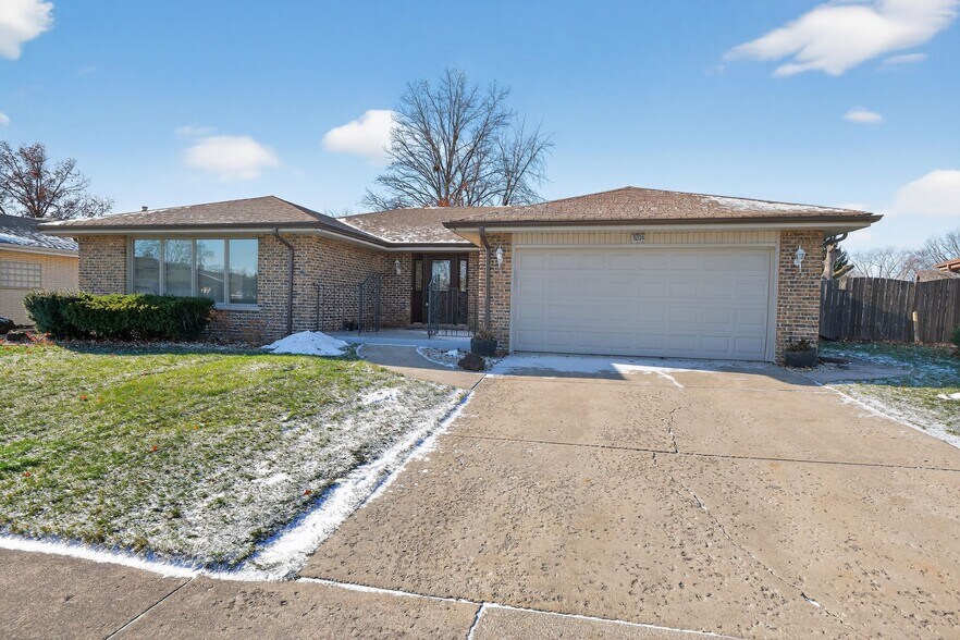 Building Photo - 15334 Larkspur Ln