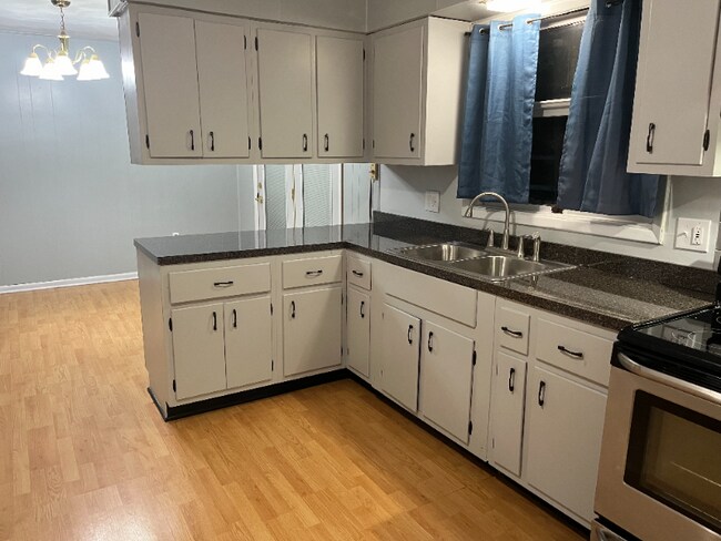 Building Photo - 4078 Rosemount Rd