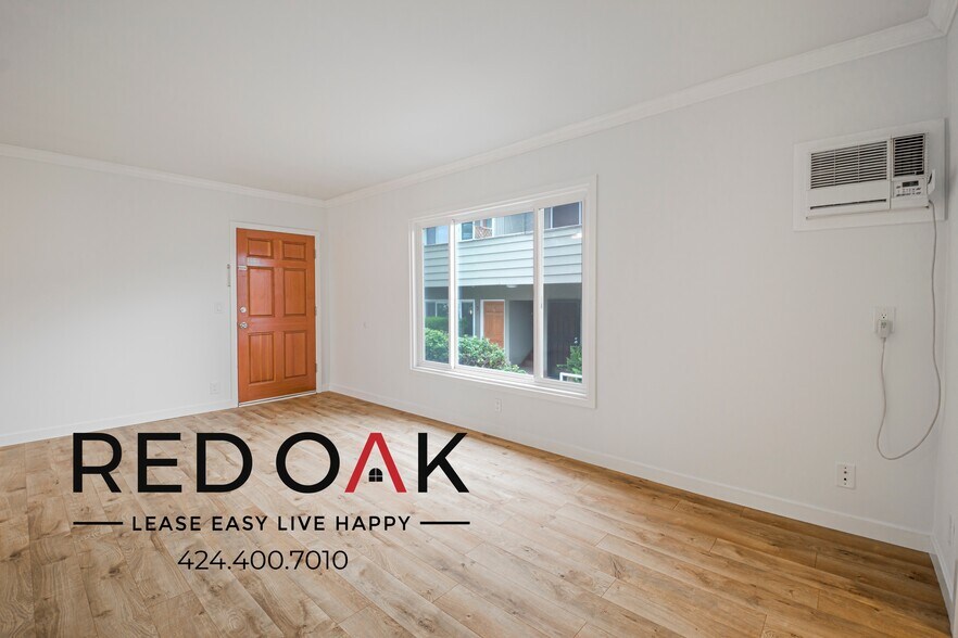 Building Photo - 14041 Moorpark St