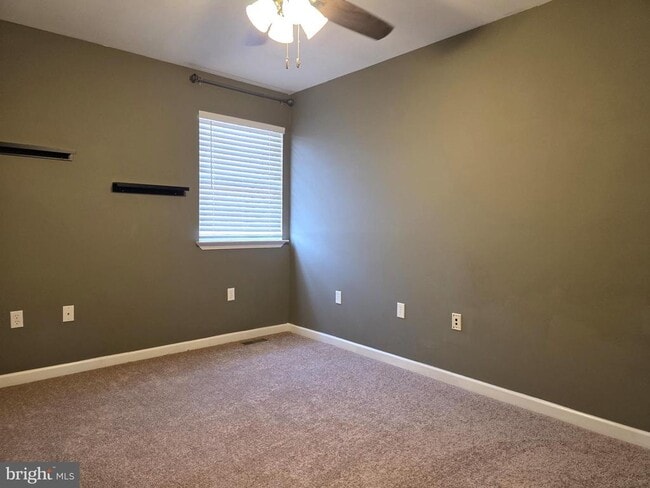 Building Photo - 28 Briar Ln