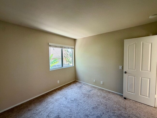 Building Photo - 3366 Waterford Dr