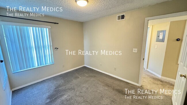 Building Photo - 2727 N Poinciana Blvd