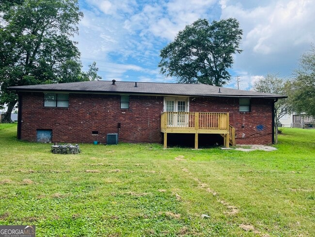 Building Photo - 2270 Pope Rd