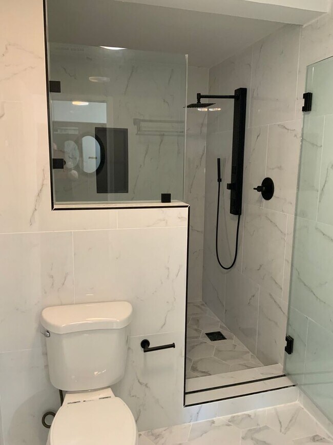 Building Photo - Stunning Remodeled 4 bedroom Hercules Home