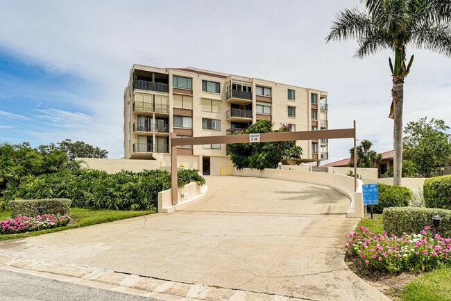 Building Photo - 6218 Palma Del Mar Blvd S