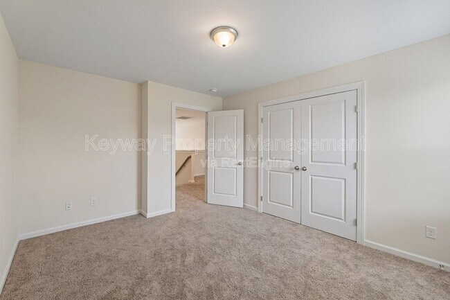 Building Photo - 585 Hampton Dr