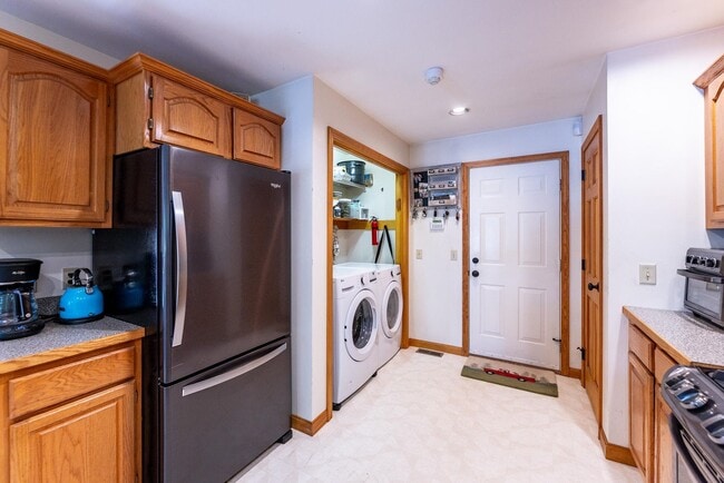 Building Photo - 12 Woodland Ln