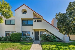 Building Photo - 329 N Melrose Dr