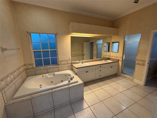 Building Photo - 5520 NW 80 Ave