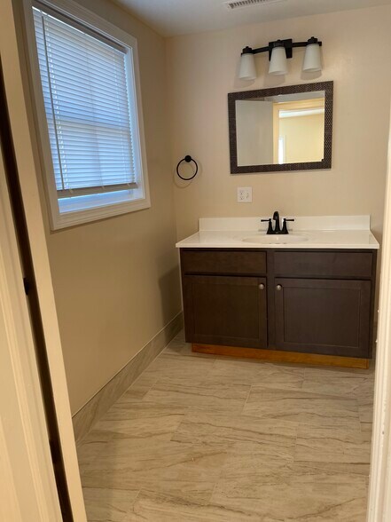 Bathroom 2 - 528 Chapel St
