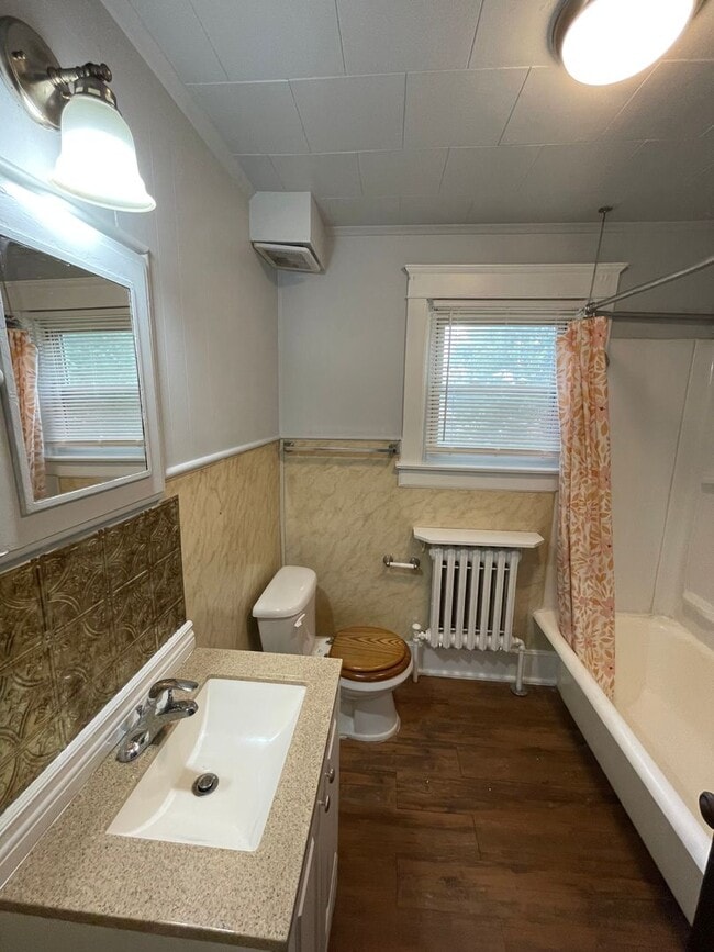Building Photo - 2 Bedroom Single Family Home in Lancaster!