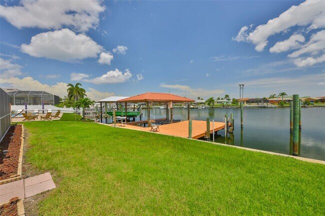 Building Photo - 6422 Lake Sunrise Dr