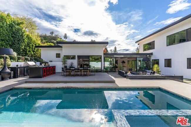 Building Photo - 9455 Eden Dr