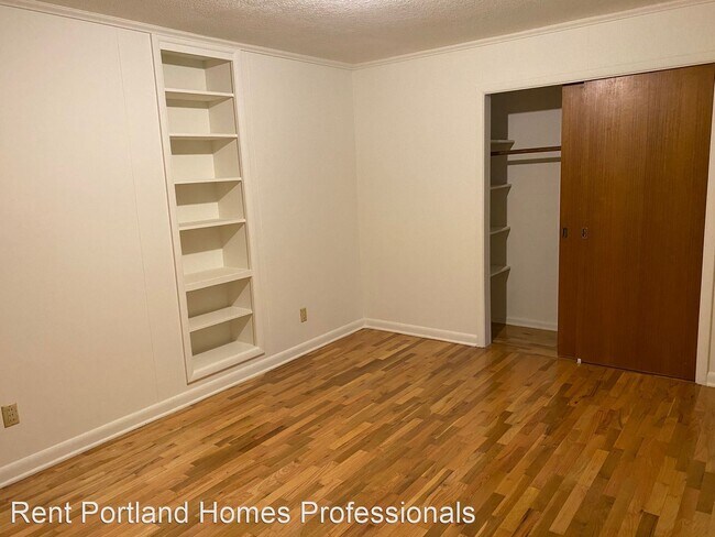 Building Photo - 4 br, 2 bath House - 10275 SE Hillcrest Drive