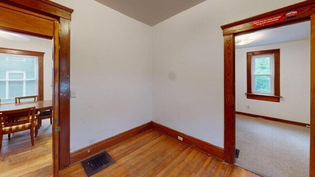 Building Photo - 335 Catherine-335CAT