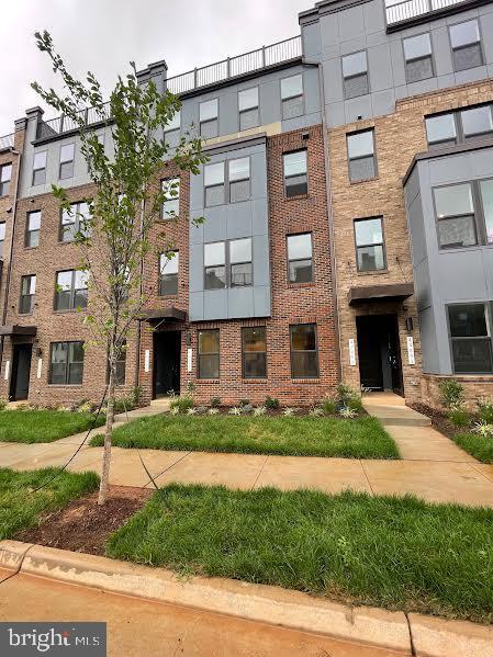 Building Photo - 43805 Middleway Ter