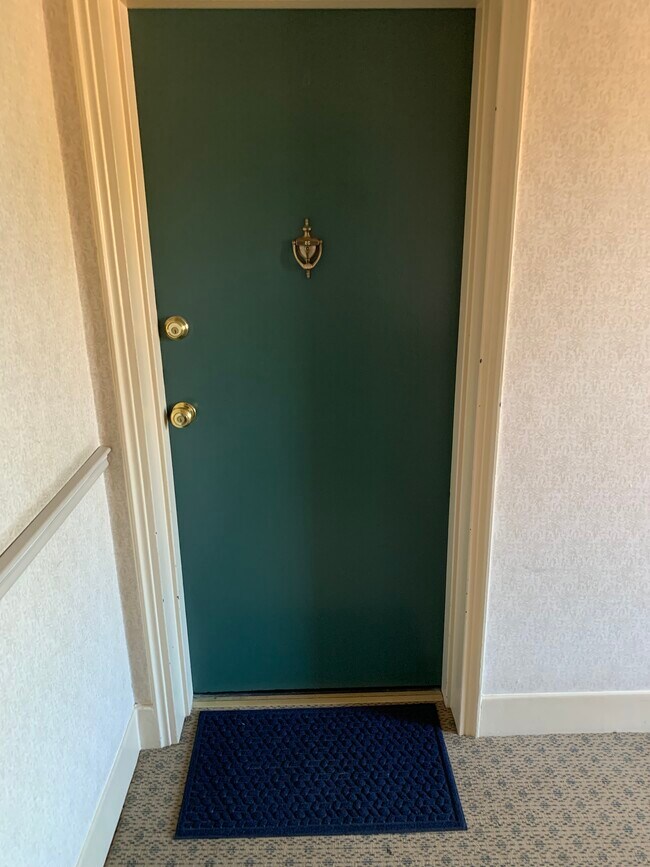 Building Photo - 2 Bed, 1 Bath Condo