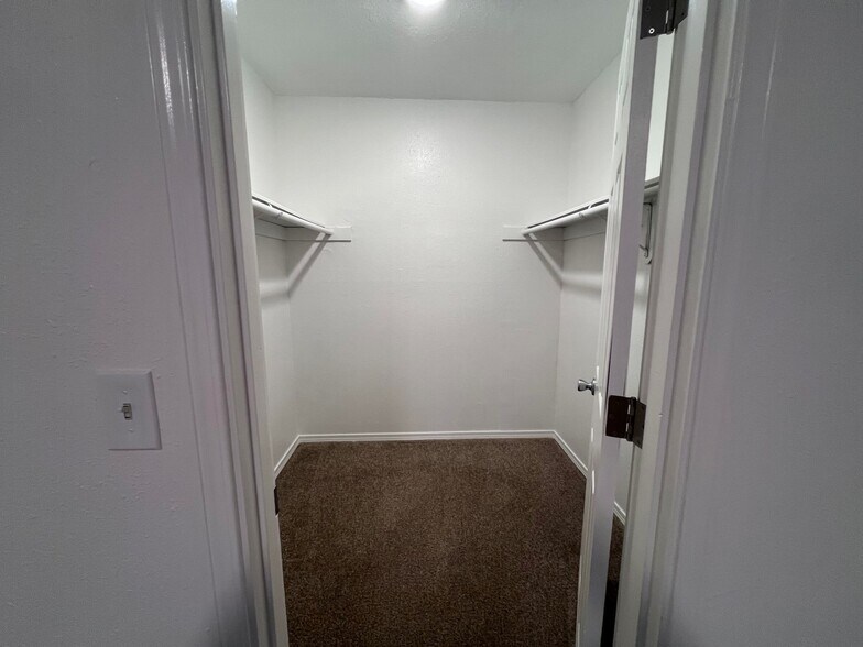 Building Photo - 17250 SW Heritage Ct