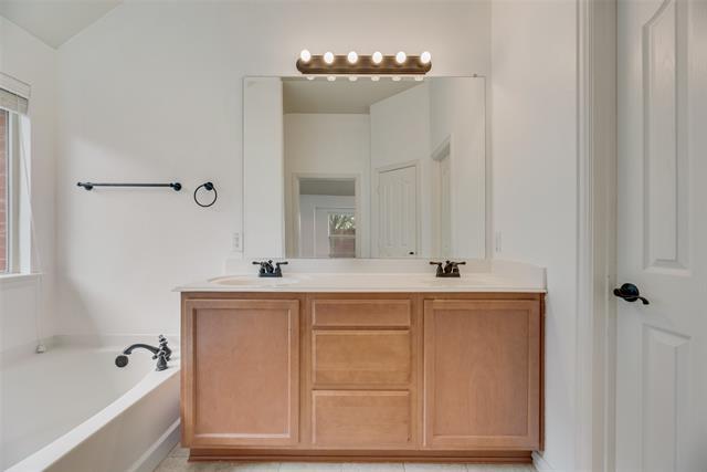 Building Photo - 6556 Fairview Dr