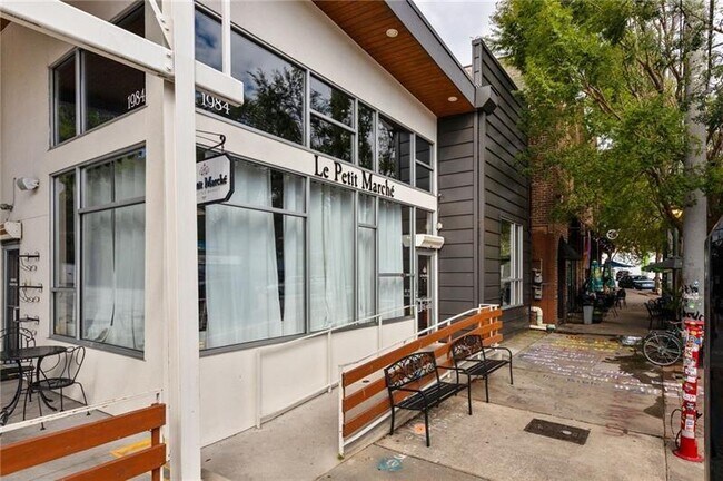 Building Photo - 428 S Howard St SE