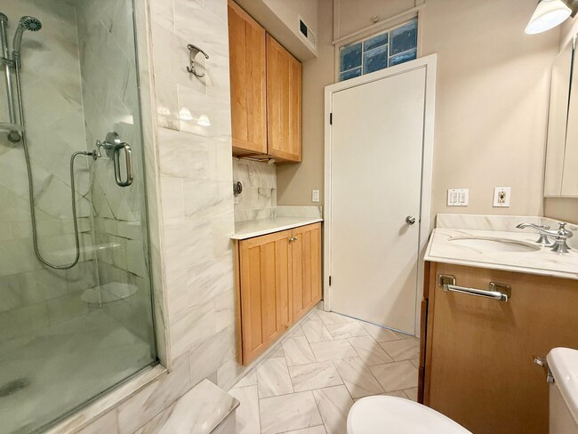 Building Photo - 3 N Christopher Columbus Blvd