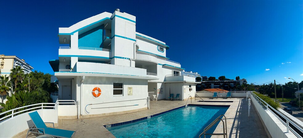 Building Photo - 9156 Collins Ave