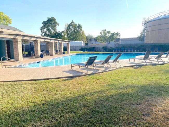 Building Photo - You could use a  little style in your life!