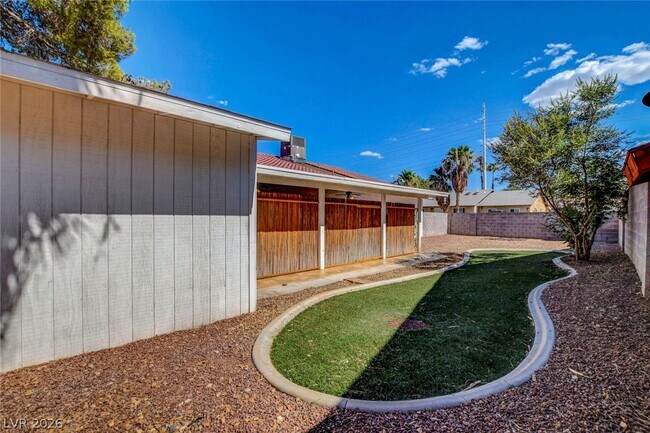 Building Photo - 4367 S Mojave Rd