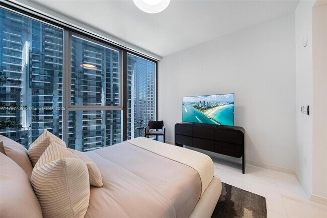 Building Photo - 300 Biscayne Blvd Way