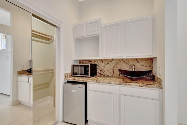 Building Photo - 16334 Port Dickinson Dr