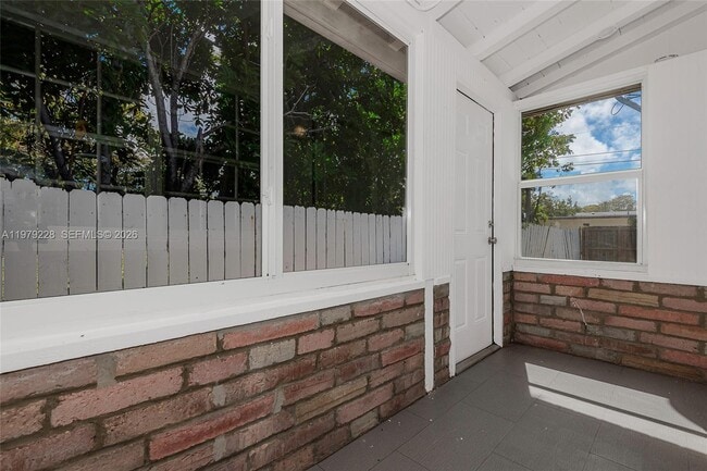 Building Photo - 1914 Dewey St