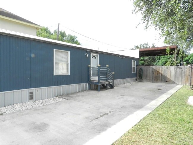 Building Photo - 1718 E Juarez Ave