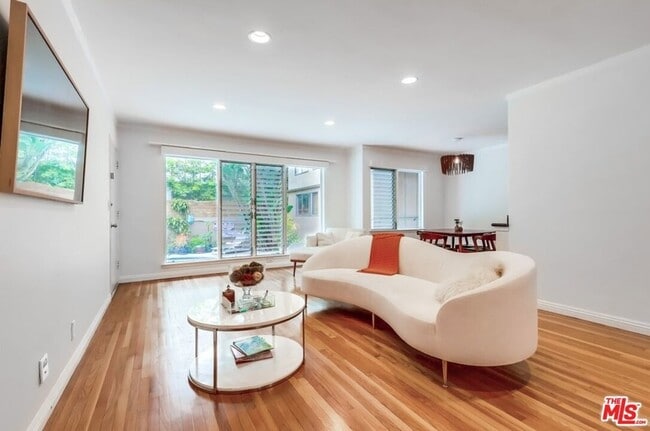 Building Photo - 1275 Havenhurst Dr