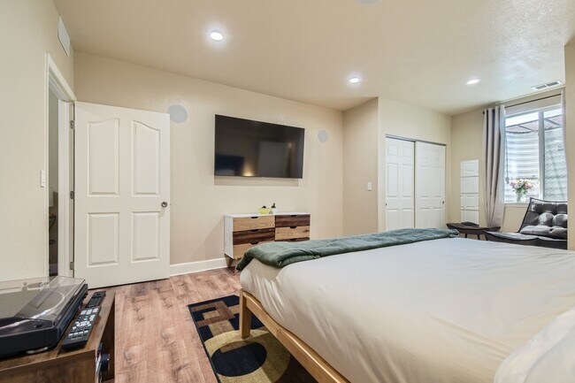 Building Photo - 5236 Malta St