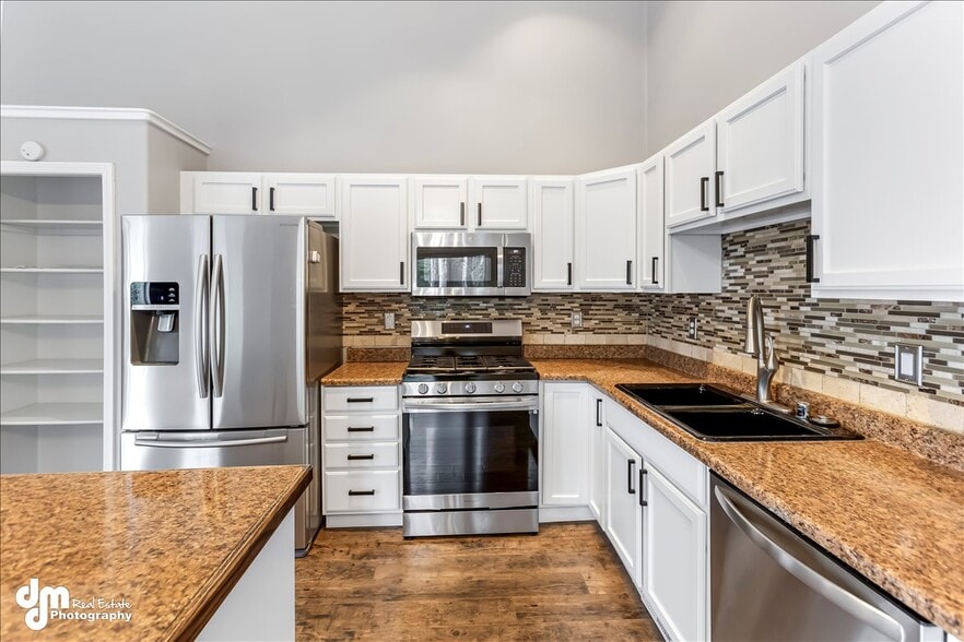 Building Photo - 8973 Northwood Park Cir